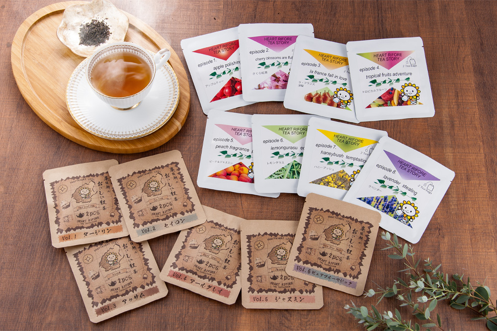 ハートリフォーレの紅茶ティーストーリーとティーコレクション2パック全種類と紅茶を入れたティーカップ